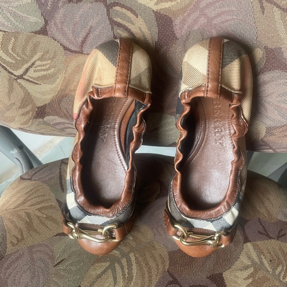 Authentic-BURBERRY Heritage House Check SHIPLEY Ballerina Flats. - Picture 2 of 5